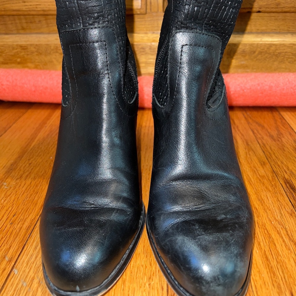 CORSO COMO Womens Black Woven Leather Ankle Boot Stacked Heel w/ Zipper Sz 9M
